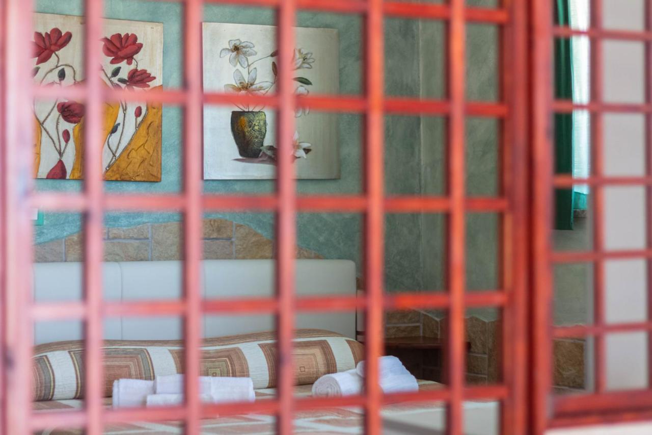 Roccabianca Rooms & Studios Стинтино Экстерьер фото