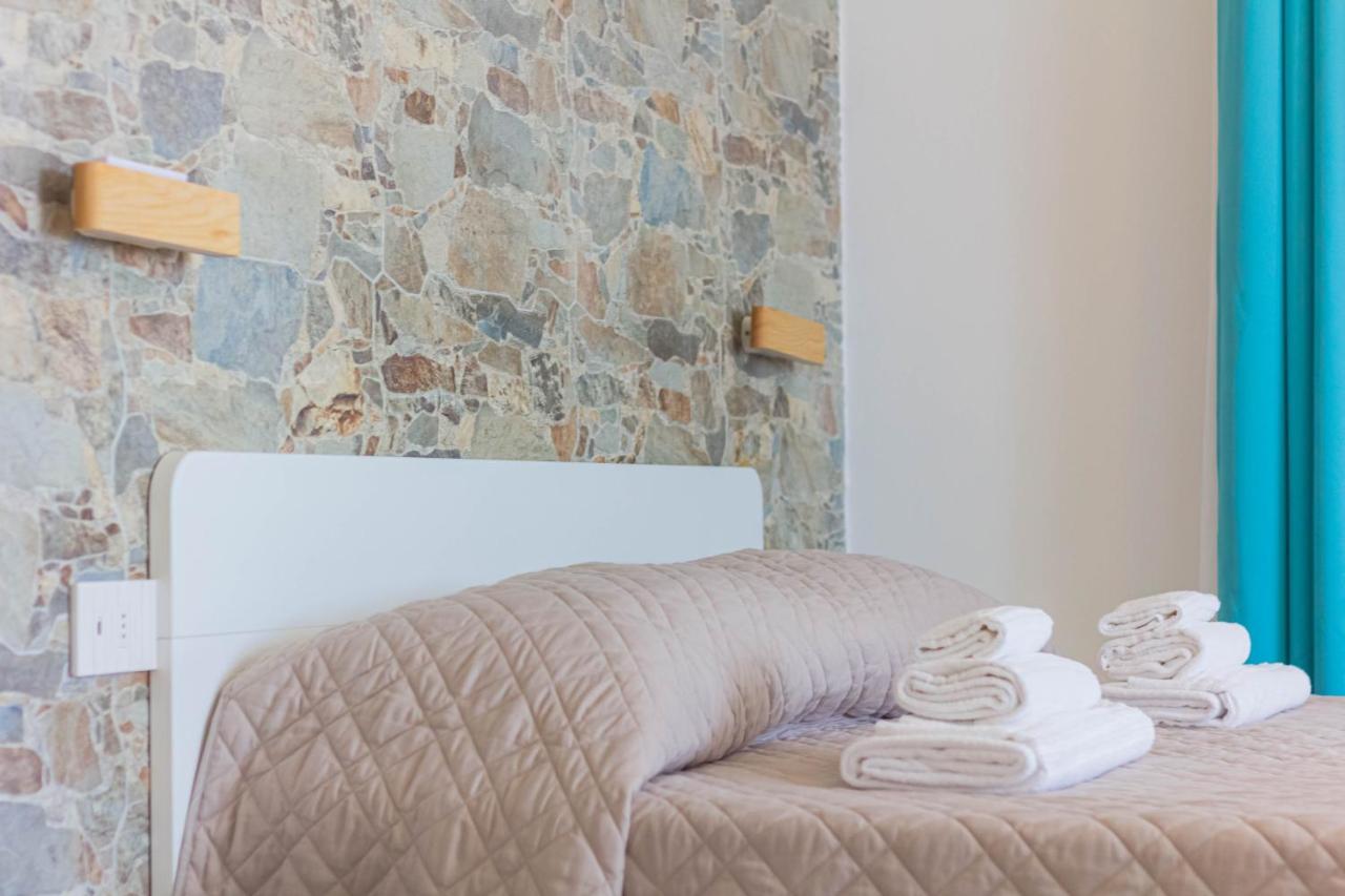 Roccabianca Rooms & Studios Стинтино Экстерьер фото