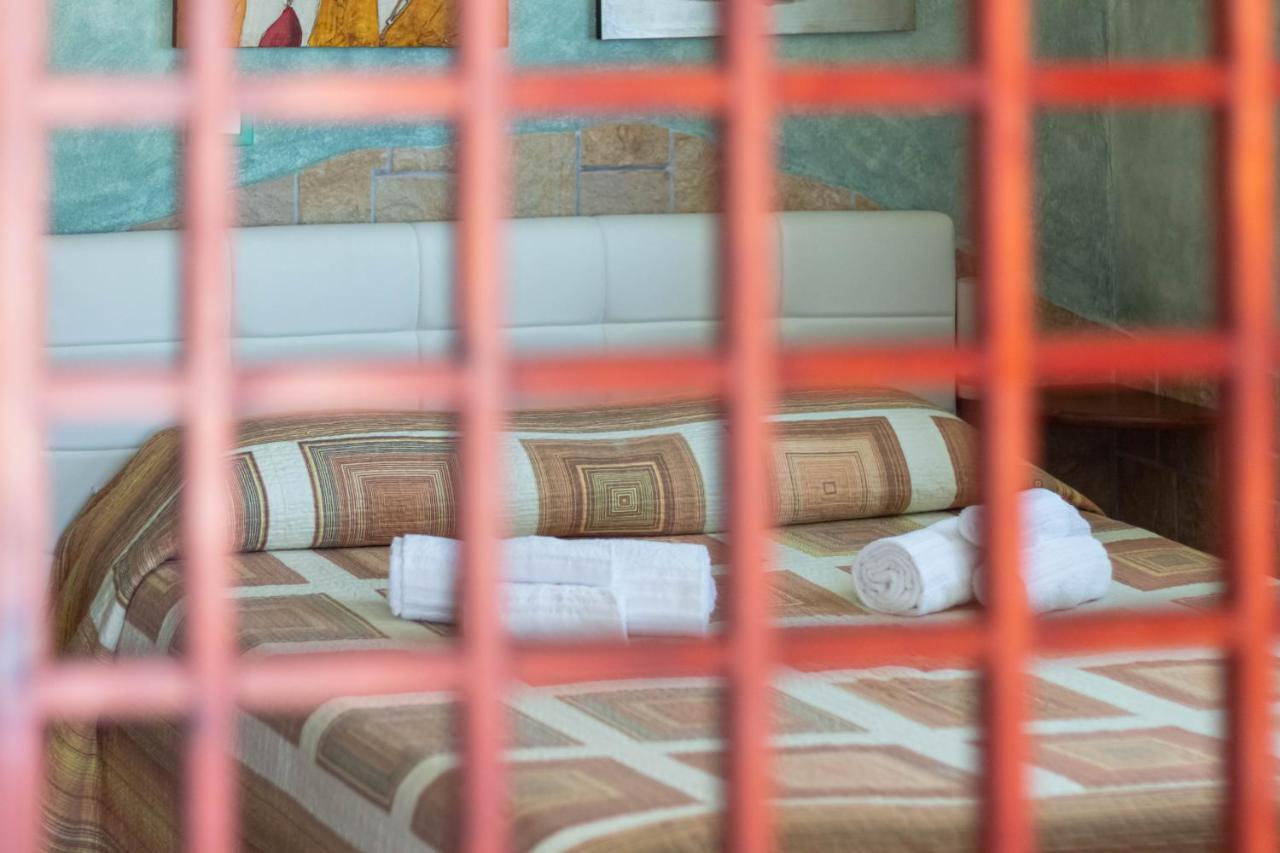 Roccabianca Rooms & Studios Стинтино Экстерьер фото