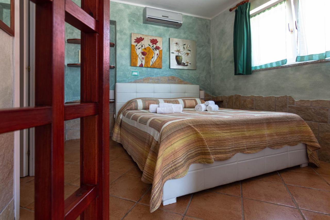 Roccabianca Rooms & Studios Стинтино Экстерьер фото