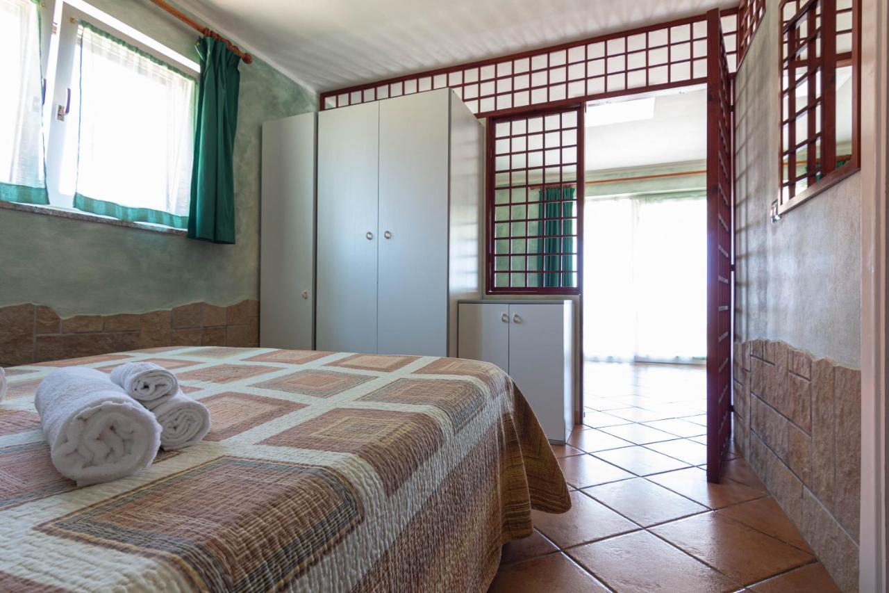 Roccabianca Rooms & Studios Стинтино Экстерьер фото